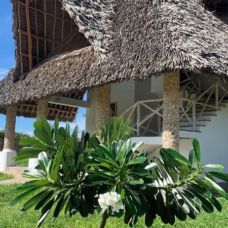 Bed and Breakfast Nyuso Za Afrika Watamu Esterno foto