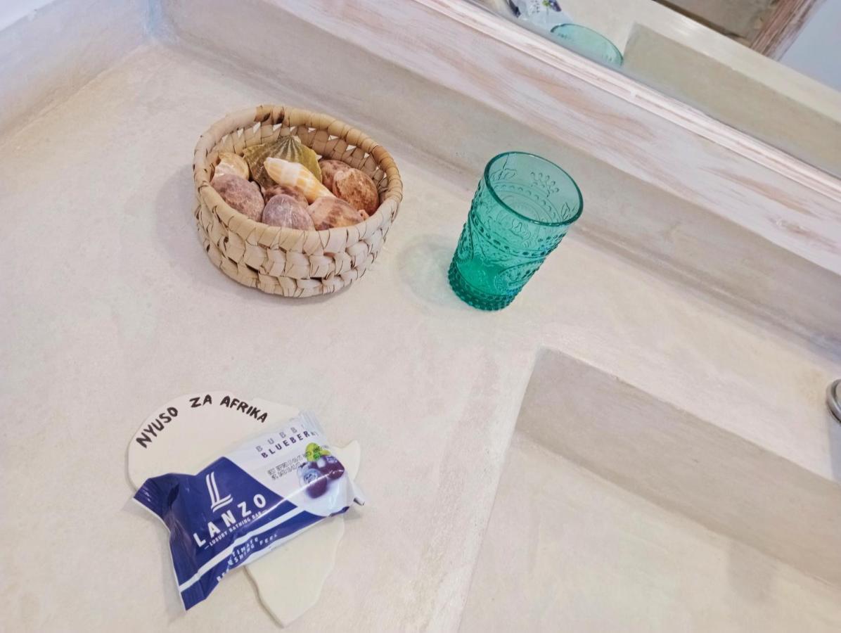 Bed and Breakfast Nyuso Za Afrika Watamu Esterno foto